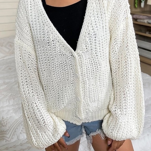 COPY - Lantern Sleeve Yarn Cardigan - Picture 2 of 7